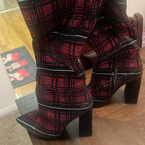 Red and black knee high boot! - Picture 4 of 4